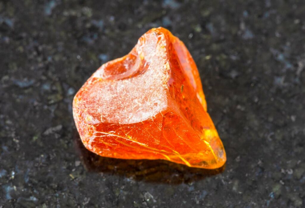 ambra pietra preziosa