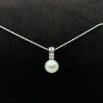 Collana Yukiko Oro Bianco 18 kt Diamante e Perla Australia Barocca
