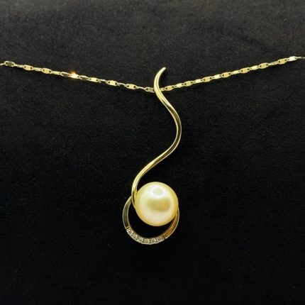 Collana Comete Oro Giallo 18 kt Diamanti e Perla