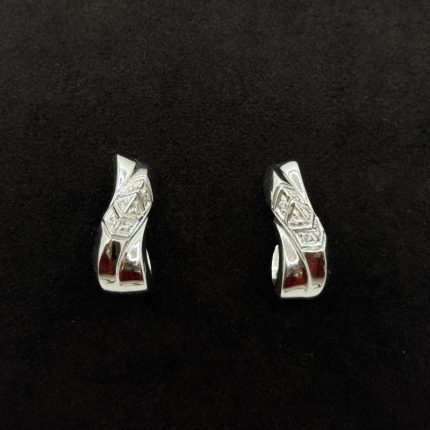 Orecchini Yukiko Pendenti Oro Bianco 18 kt e Diamanti