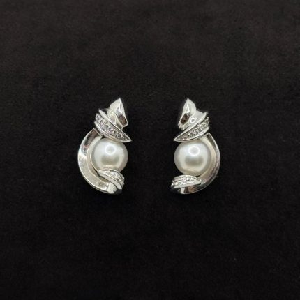 Orecchini Yukiko Oro Bianco 18 kt Diamanti e Perle